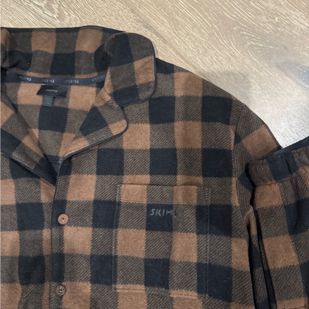 SKIMS fleece pajama set brown and black plaid - Picture 3 of 4
